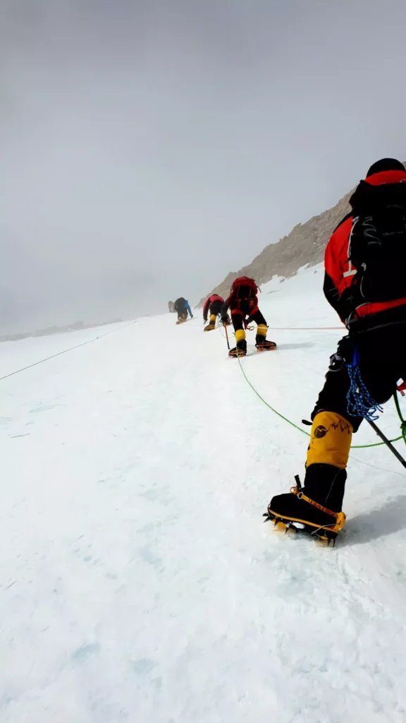 Ekstremalna wyprawa na Denali – wspinaczka w trakcie ataku szczytowego