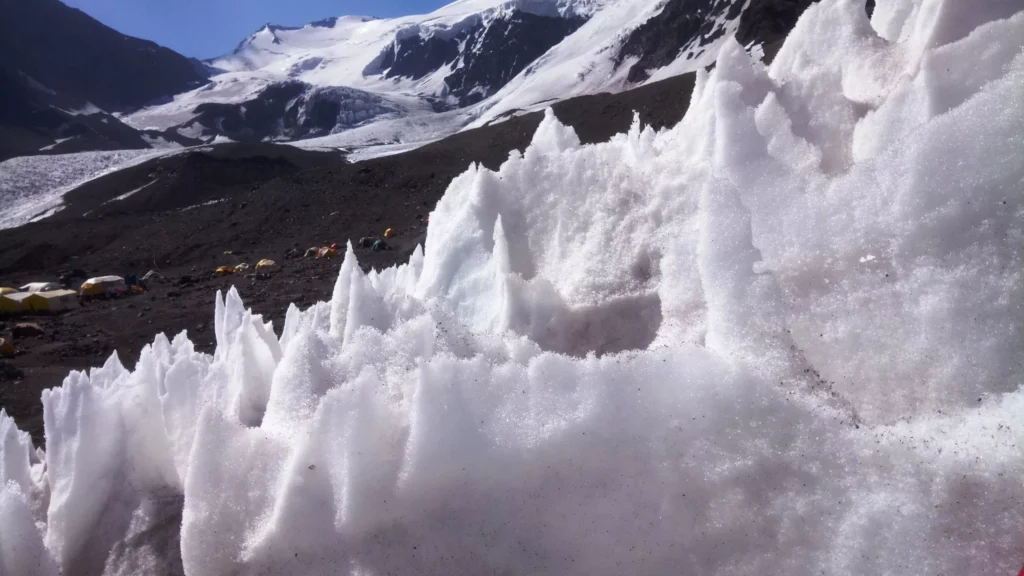 Penitentes formy lody na Aconcagua