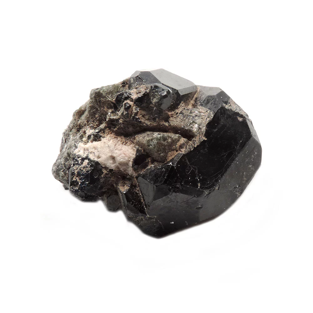 Czarny spinel w surowej formie – minerał o mocnej energii i wyjątkowej strukturze