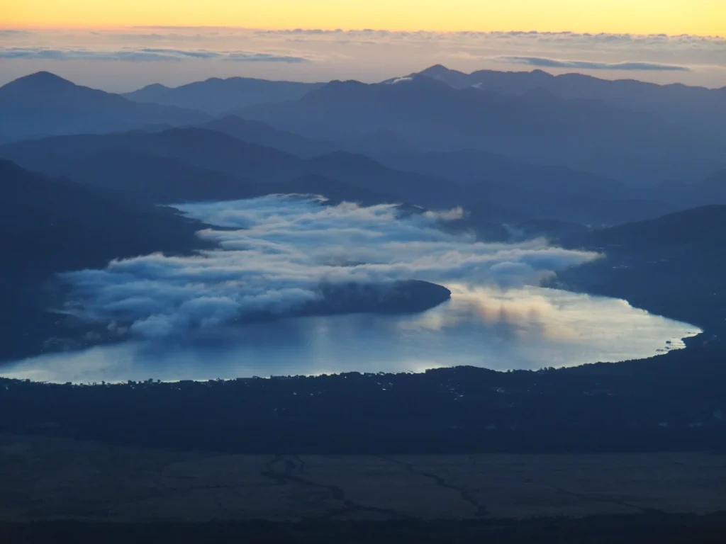 Wspinaczka nocą z czołówkami pod gwiazdami na Fuji, Fuji-wędrówka szlakiem shogunów”